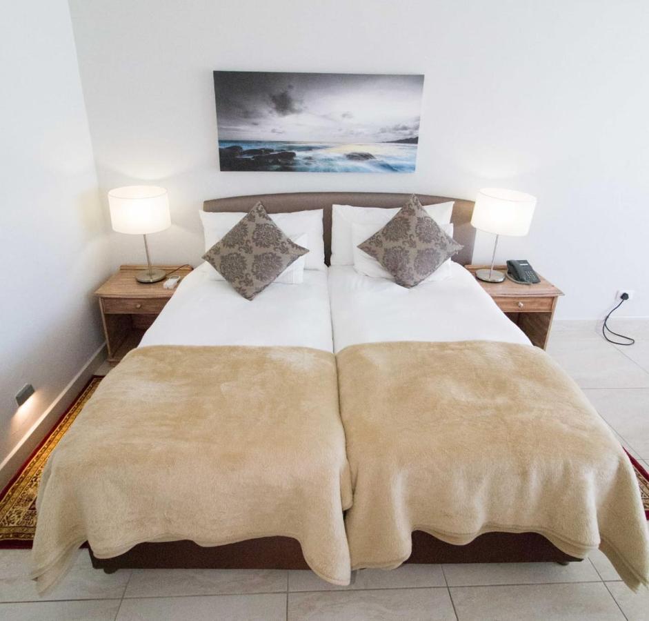 The Point Hotel & Spa Мозел Бей Екстериор снимка